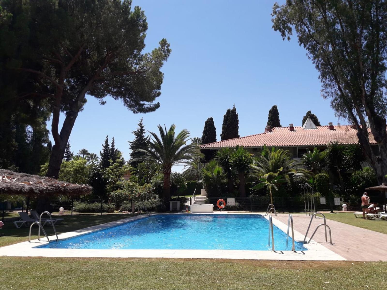 Puerto Banus Apartment Near Beachfront, Big Sunny Terrace, Pool, Tennis Court, Parking & Movies Projector ماربيا المظهر الخارجي الصورة